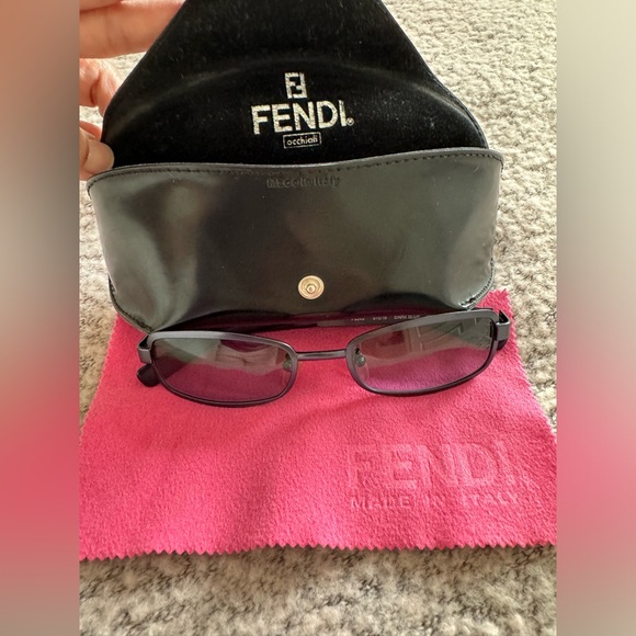 Fendi sunglasses - Picture 1 of 7